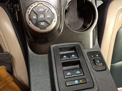 Used 2023 Ford Bronco Wildtrak image 29