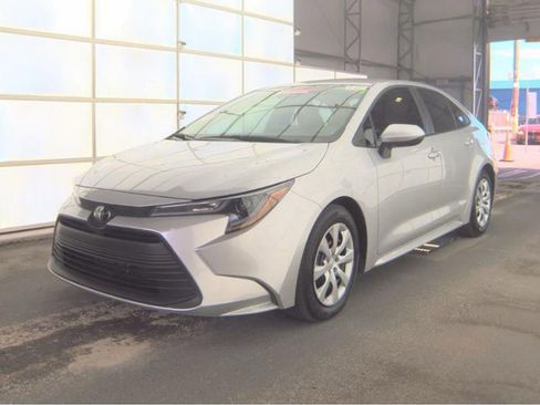 Used 2024 Toyota Corolla LE FWD image 2