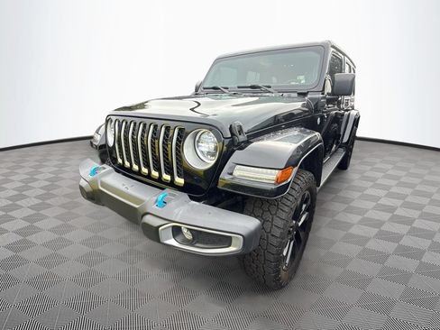 Used 2023 Jeep Wrangler Unlimited Sahara w/ Cold Weather Group AWD/4WD image 2