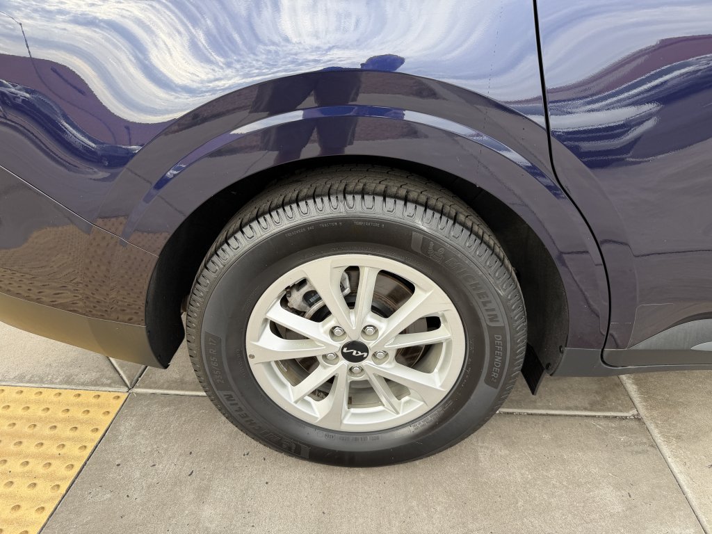 Used 2024 Kia Carnival LX FWD image 15