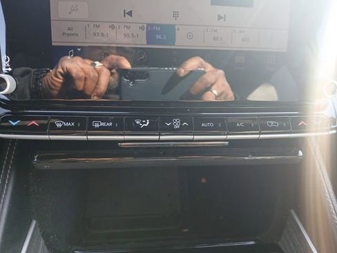 Used 2023 Jeep Wagoneer Series III w/ Premium Group I image 28