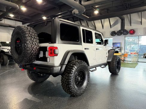 Used 2024 Jeep Wrangler Unlimited Rubicon w/ Capability Package image 28