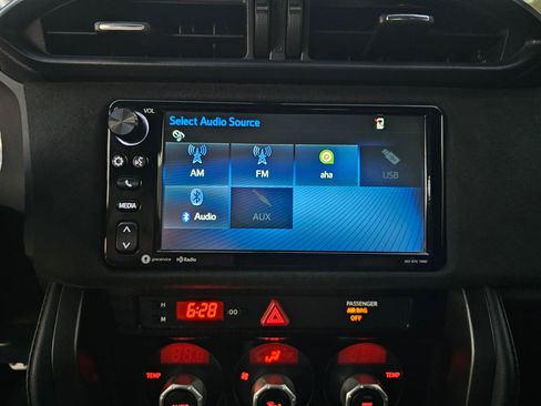 Used 2017 Toyota 86 Coupe 2D image 12