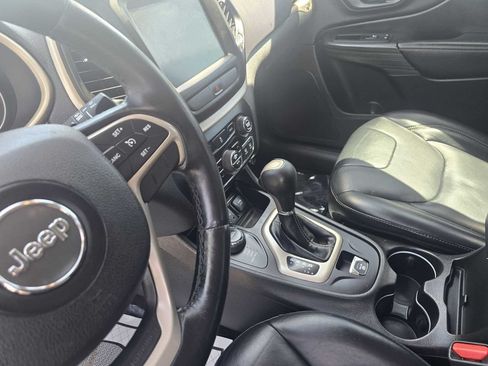 Used 2017 Jeep Cherokee Limited AWD/4WD image 16