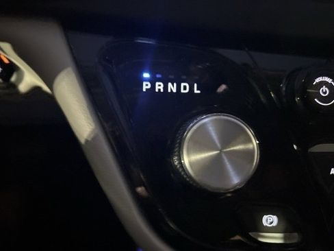 Used 2018 Chrysler Pacifica Touring-L Plus image 16