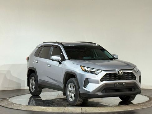 Used 2025 Toyota RAV4 XLE w/ Convenience Package image 2