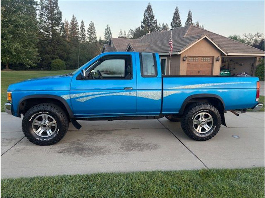 Used 1997 Nissan Pickup 4x4 King Cab image 3