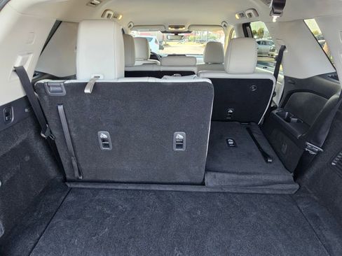 Used 2025 Nissan Pathfinder SL w/ Black Appearance Package AWD/4WD image 11