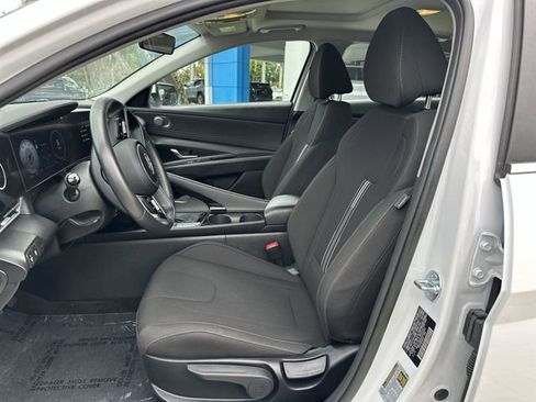 Used 2025 Hyundai Elantra SEL FWD image 30