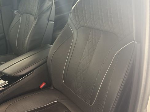 Used 2018 BMW M550i xDrive M550i xDrive w/ Dynamic Handling Package image 14