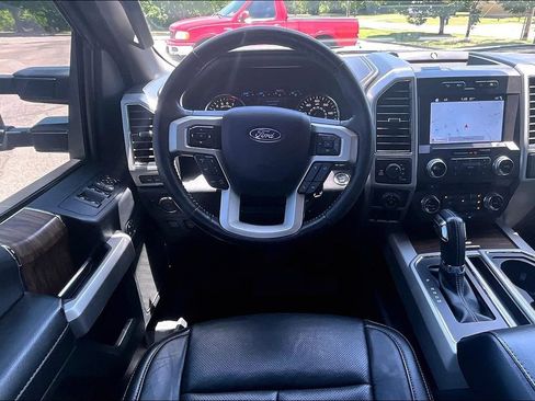Used 2018 Ford F150 Lariat w/ Equipment Group 502A Luxury AWD/4WD image 5