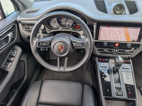 Certified 2025 Porsche Macan AWD/4WD image 19