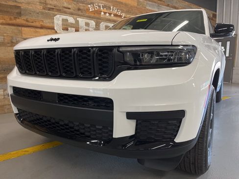 New 2025 Jeep Grand Cherokee L Altitude image 10