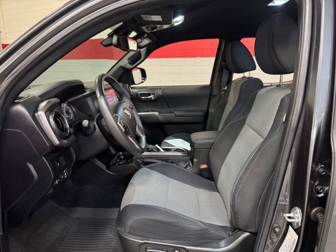 Certified 2023 Toyota Tacoma TRD Off-Road AWD/4WD image 14