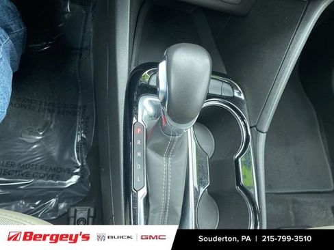 Certified 2024 Buick Encore GX Preferred FWD image 19