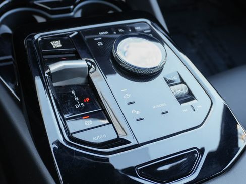 Certified 2025 BMW 530i xDrive w/ Premium Package image 27