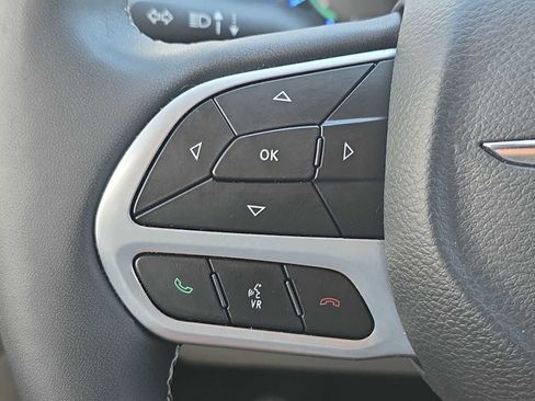 Used 2022 Chrysler Pacifica Touring-L image 27