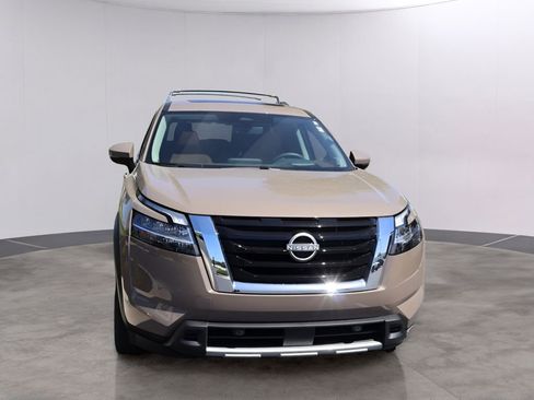 Used 2024 Nissan Pathfinder Platinum w/ Cargo Package AWD/4WD image 4