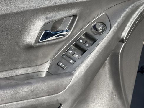 Used 2020 Chevrolet Trax LT w/ LT Convenience Package image 13