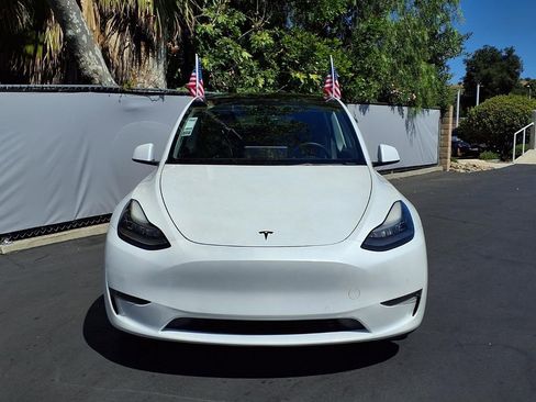 Used 2021 Tesla Model Y Long Range AWD/4WD image 2