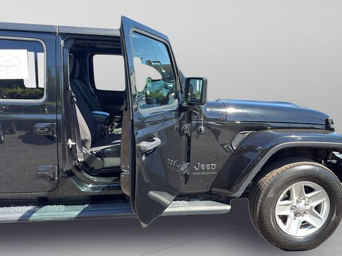 Used 2023 Jeep Gladiator Sport AWD/4WD image 19