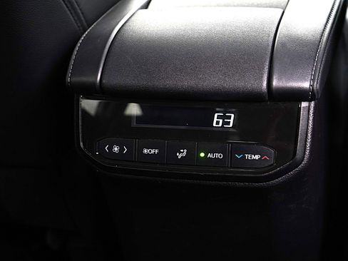 Used 2022 Toyota Highlander XLE image 16