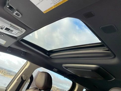 Used 2022 Toyota Sienna Platinum image 14