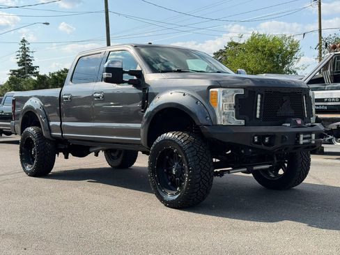 Used 2017 Ford F250 Lariat w/ Lariat Ultimate Package AWD/4WD image 3