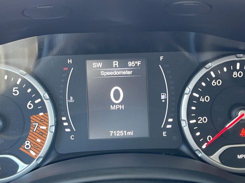 Used 2020 Jeep Renegade Altitude FWD image 26