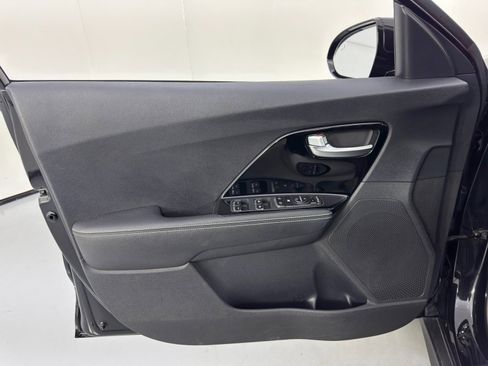 Used 2020 Kia Niro EX image 38