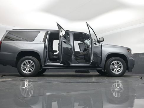 Used 2020 Chevrolet Suburban LT image 7
