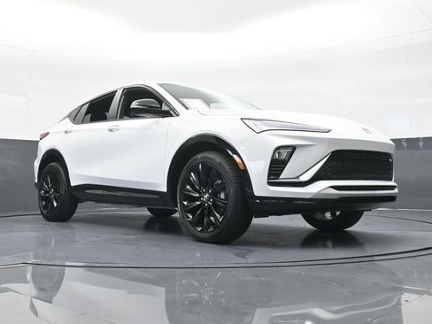 Used 2024 Buick Envista Sport Touring w/ Experience Buick Package image 63