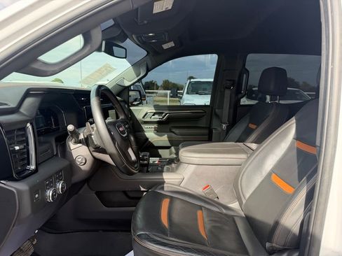 Used 2024 GMC Sierra 1500 AT4 AWD/4WD image 9