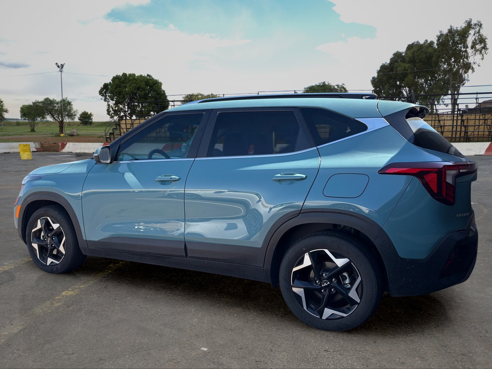 Certified 2024 Kia Seltos EX FWD image 4