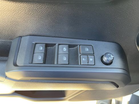 Used 2022 Toyota Tacoma SR AWD/4WD image 12
