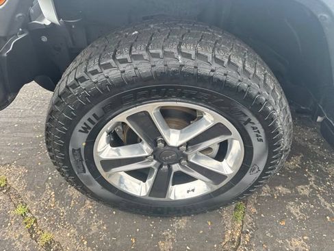 Used 2019 Jeep Wrangler Unlimited Sahara AWD/4WD image 9