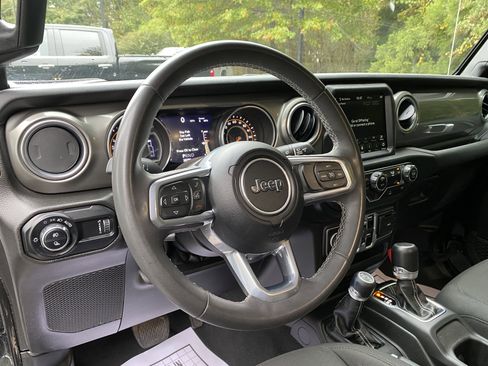 Used 2023 Jeep Gladiator Overland image 17