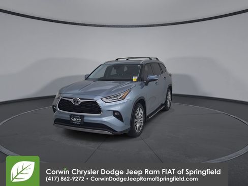 Used 2023 Toyota Highlander Platinum FWD image 6