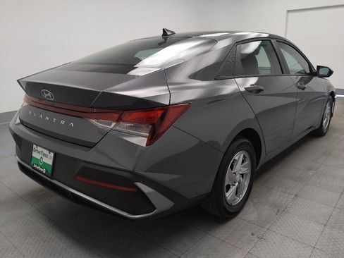 Used 2025 Hyundai Elantra SE FWD image 7