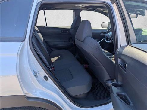 Used 2025 Toyota Corolla Cross AWD Hybrid w/ Moonroof Package image 17