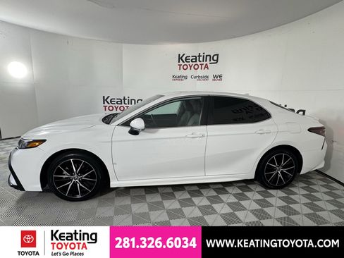Used 2023 Toyota Camry SE FWD image 8