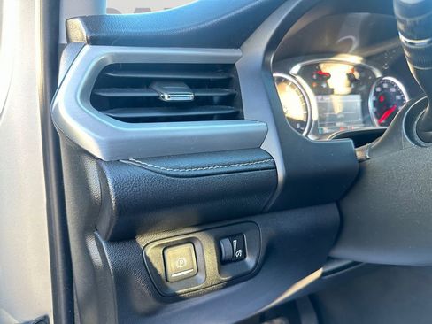 Used 2017 GMC Acadia SLT image 13