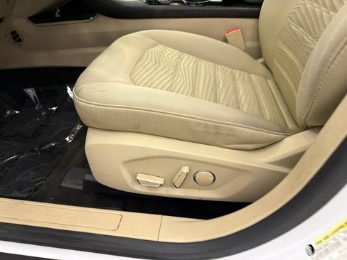 Used 2016 Ford Fusion SE FWD image 10