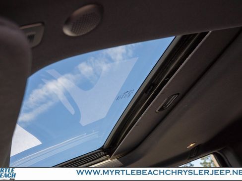 Used 2020 Jeep Grand Cherokee Laredo w/ Laredo X Package image 18