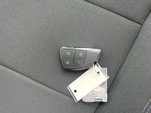 New 2026 Chevrolet Equinox EV LT image 34