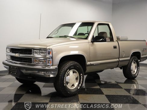 Used 1998 Chevrolet Silverado 1500 4x4 Regular Cab w/ Preferred Equipment Group 2 image 5