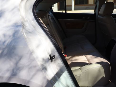 Used 2012 Lincoln MKS AWD image 21