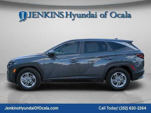 Certified 2025 Hyundai Tucson SE image 6