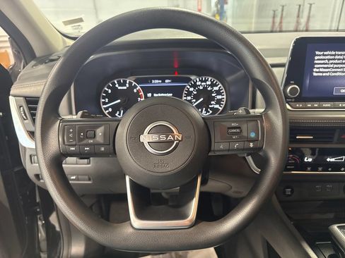 Used 2024 Nissan Rogue SV AWD/4WD image 5