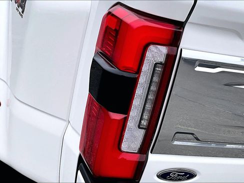 Used 2024 Ford F450 Platinum w/ FX4 Off-Road Package image 31